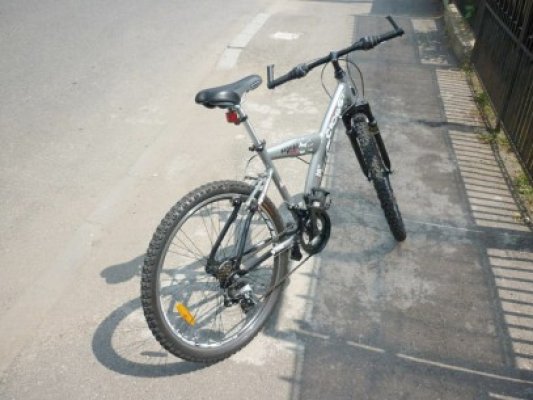 Doi minori au furat biciclete din faţa Oficiului Poştal din Negru Vodă